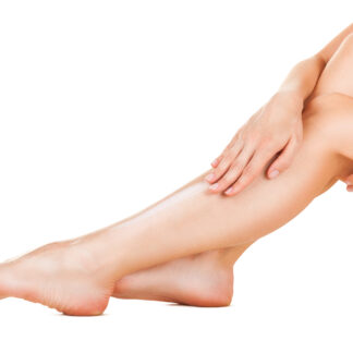 Jambes de femme souffrant de jambes lourdes que le complément alimentaire Veno Easy Oil permet de traiter naturellement